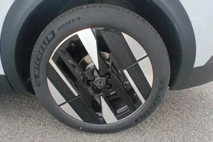 Photo 12 Peugeot 408  Hybrid 145 e-DCS6