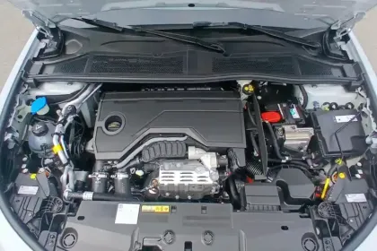 Photo 15 Peugeot 408  Hybrid 145 e-DCS6