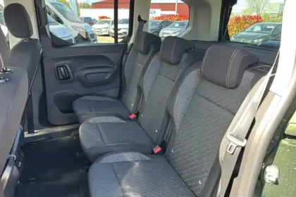 Photo 44 Peugeot Rifter  M Diesel 100 ch Manuelle 5pl