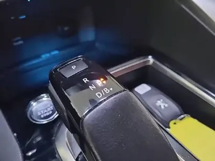 Photo 13 Peugeot 3008  Hybrid4 300 e-EAT8