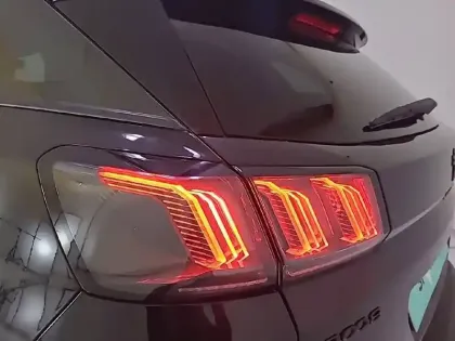 Photo 16 Peugeot 3008  Hybrid4 300 e-EAT8