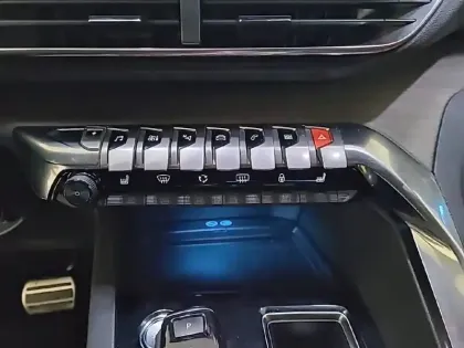 Photo 24 Peugeot 3008  Hybrid4 300 e-EAT8