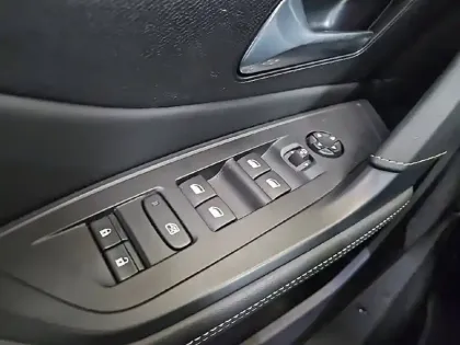 Photo 14 Peugeot 308 Gén. III Ph1 GT 5