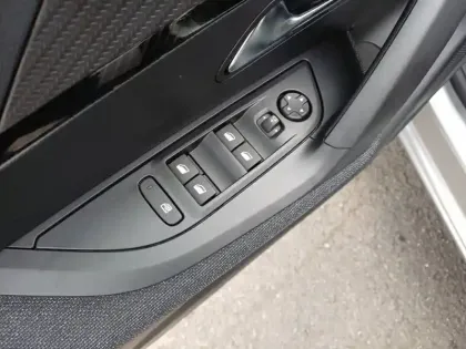 Photo 14 Peugeot 2008  Hybrid 145 e-DCS6