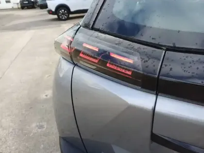 Photo 16 Peugeot 2008  Hybrid 145 e-DCS6