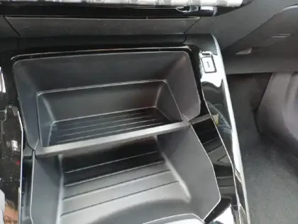 Photo 19 Peugeot 2008  Hybrid 145 e-DCS6