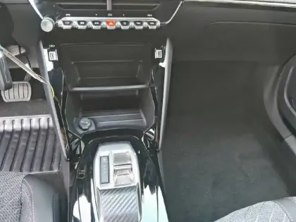 Photo 13 Peugeot 2008  Hybrid 145 e-DCS6