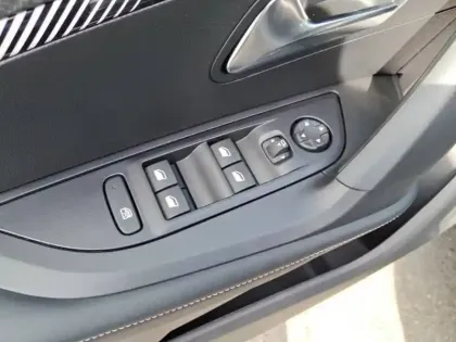 Photo 19 Peugeot 2008  Hybrid 145 e-DCS6