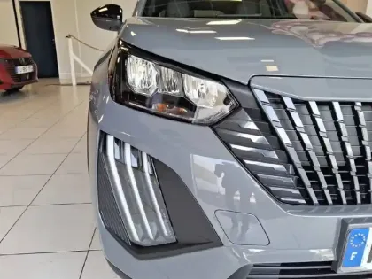 Photo 15 Peugeot 2008  Hybrid 145 e-DCS6