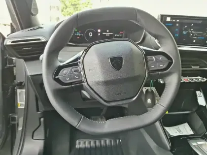 Photo 8 Peugeot 2008  Hybrid 145 e-DCS6