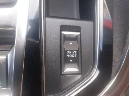 Photo 24 Peugeot 3008  Hybrid 225 e-EAT8