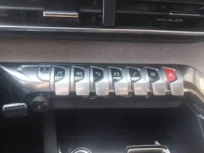 Photo 28 Peugeot 3008  Hybrid 225 e-EAT8