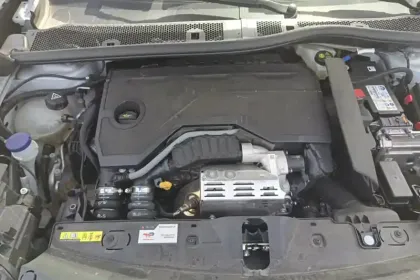 Photo 15 Peugeot 2008  Hybrid 136 e-DCS6