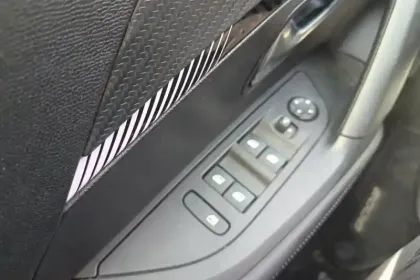 Photo 21 Peugeot 2008  Hybrid 136 e-DCS6