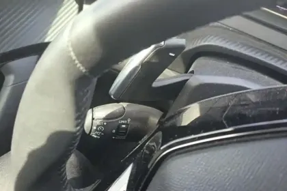 Photo 20 Peugeot 2008  Hybrid 136 e-DCS6