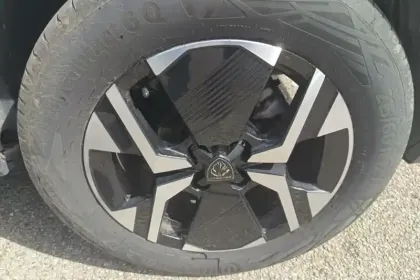 Photo 12 Peugeot 2008  Hybrid 136 e-DCS6