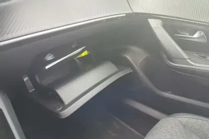 Photo 28 Peugeot 2008  Hybrid 136 e-DCS6