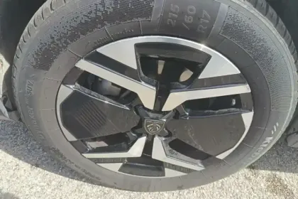 Photo 11 Peugeot 2008  Hybrid 136 e-DCS6