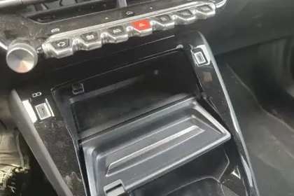 Photo 29 Peugeot 2008  Hybrid 136 e-DCS6