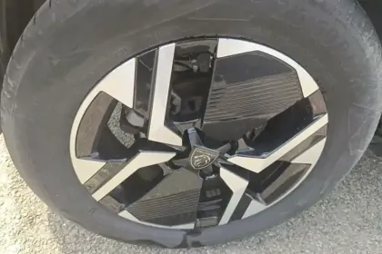 Photo 13 Peugeot 2008  Hybrid 136 e-DCS6