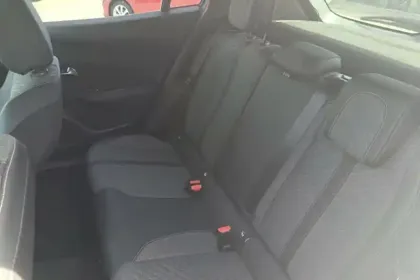 Photo 10 Peugeot 2008  Hybrid 136 e-DCS6