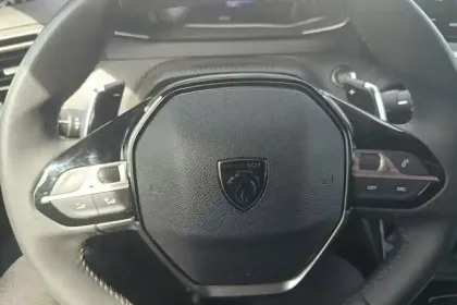 Photo 18 Peugeot 2008  Hybrid 136 e-DCS6