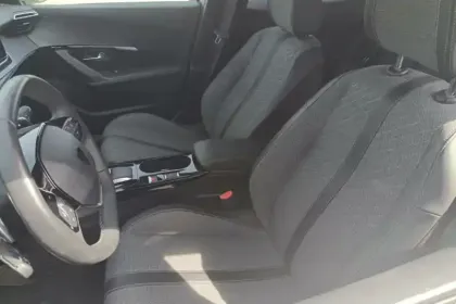 Photo 9 Peugeot 2008  Hybrid 136 e-DCS6