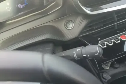 Photo 19 Peugeot 2008  Hybrid 136 e-DCS6