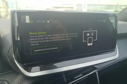 Photo 24 Peugeot 2008  Hybrid 136 e-DCS6