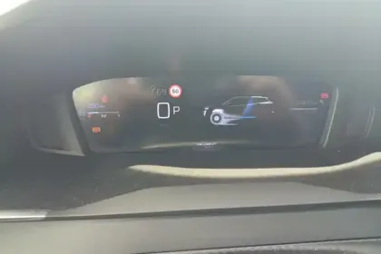 Photo 17 Peugeot 2008  Hybrid 136 e-DCS6