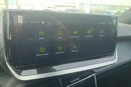 Photo 27 Peugeot 2008  Hybrid 136 e-DCS6