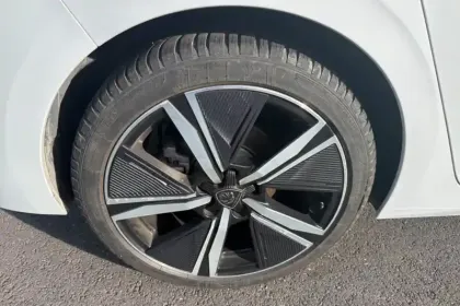 Photo 11 Peugeot 308  Hybrid 136 e-DCS6