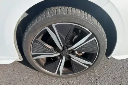 Photo 12 Peugeot 308  Hybrid 136 e-DCS6