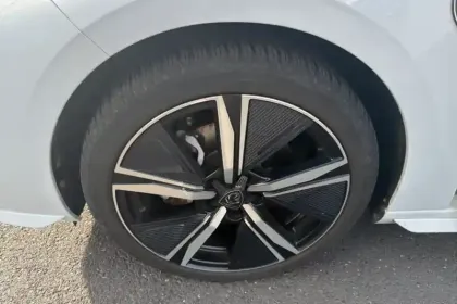 Photo 13 Peugeot 308  Hybrid 136 e-DCS6