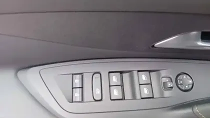 Photo 19 Peugeot 408  Hybrid 145 e-DCS6