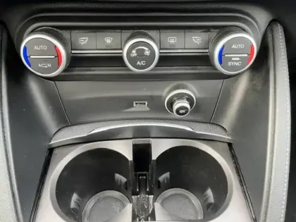 Photo 9 Alfa Romeo Stelvio Gén. I Ph1 Super 5