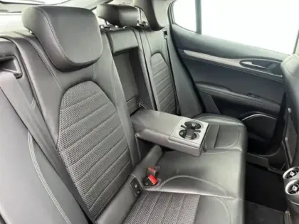 Photo 22 Alfa Romeo Stelvio Gén. I Ph1 Super 5