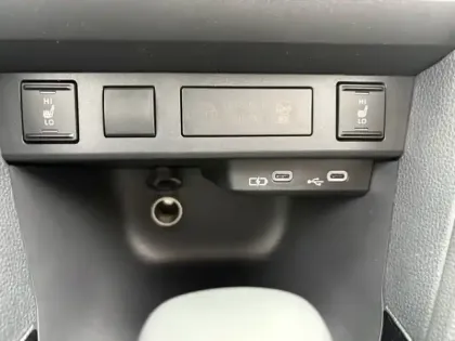 Photo 13 Toyota Yaris Hybride 1.5 HYBRID 130H DESIGN AUTO 2WD