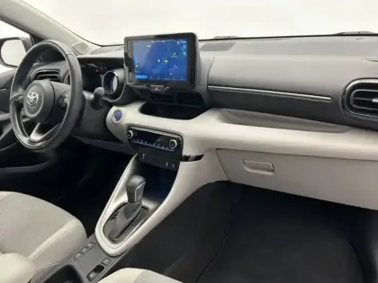 Photo 23 Toyota Yaris Hybride 116h Iconic TOIT PANO