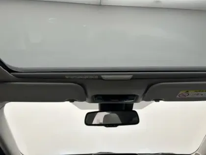 Photo 20 Toyota Yaris Hybride 116h Iconic TOIT PANO