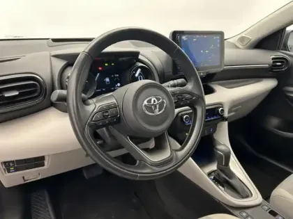 Photo 17 Toyota Yaris Hybride 116h Iconic TOIT PANO