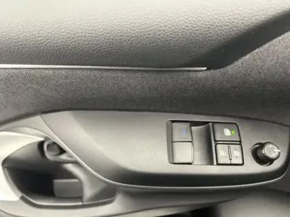 Photo 15 Toyota Yaris 70 VVT-i Dynamic