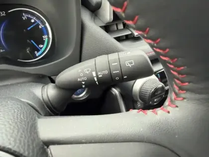 Photo 14 Toyota Rav4 Gén. V Ph1 Design Business 5