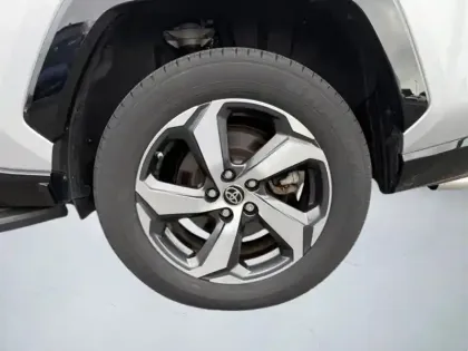 Photo 9 Toyota Rav4 Gén. V Ph1 Design Business 5