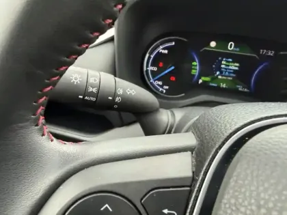 Photo 12 Toyota Rav4 Gén. V Ph1 Design Business 5