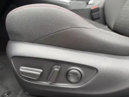 Photo 17 Toyota Rav4 Gén. V Ph1 Design Business 5