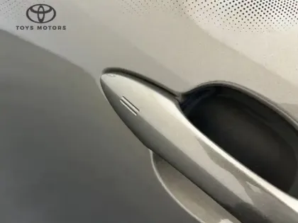 Photo 11 Toyota Yaris Hybride 1.5 116H DESIGN PACK CARGO