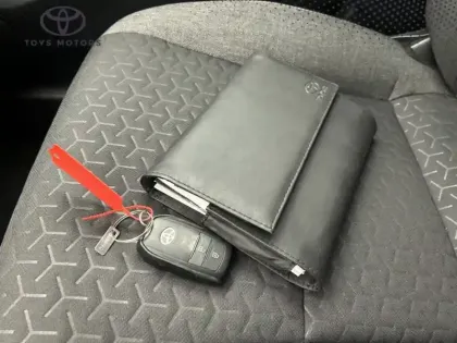 Photo 16 Toyota Yaris Hybride 1.5 116H DESIGN PACK CARGO