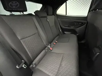 Photo 23 Toyota Yaris Hybride 1.5 116H DESIGN PACK CARGO