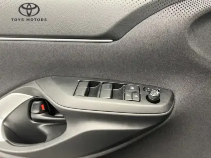 Photo 25 Toyota Yaris Hybride 1.5 116H DESIGN PACK CARGO